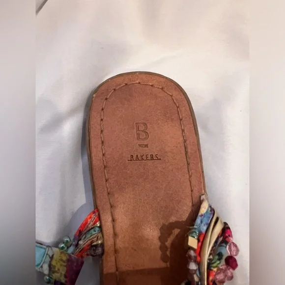 Very cute sandals, size 9 - Picture 2 of 3